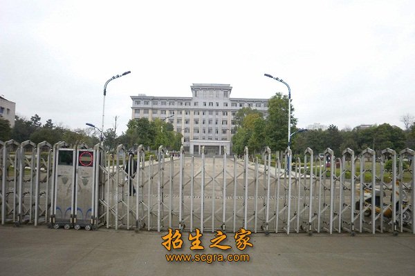 學(xué)校大門