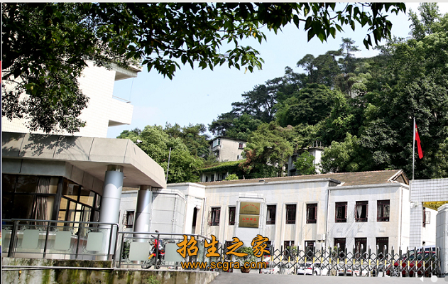 學校大門