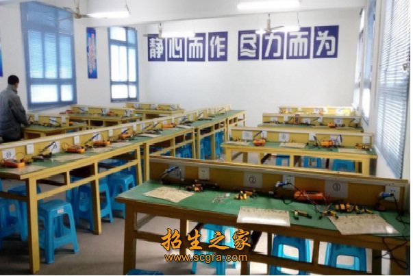 內(nèi)江市泰來職業(yè)學校的報名條件有什么助學政策