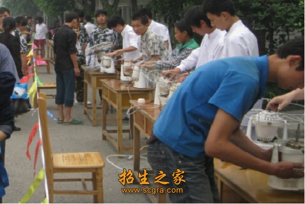 樂(lè)山市欣欣藝術(shù)職業(yè)學(xué)校