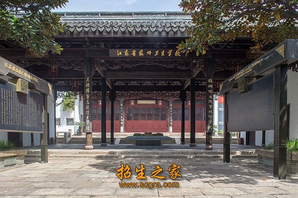 學(xué)校環(huán)境