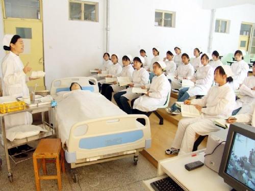 如何選擇一個比較好的專業(yè)衛(wèi)校？