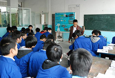 成都汽修技術(shù)學(xué)校報名條件及方式