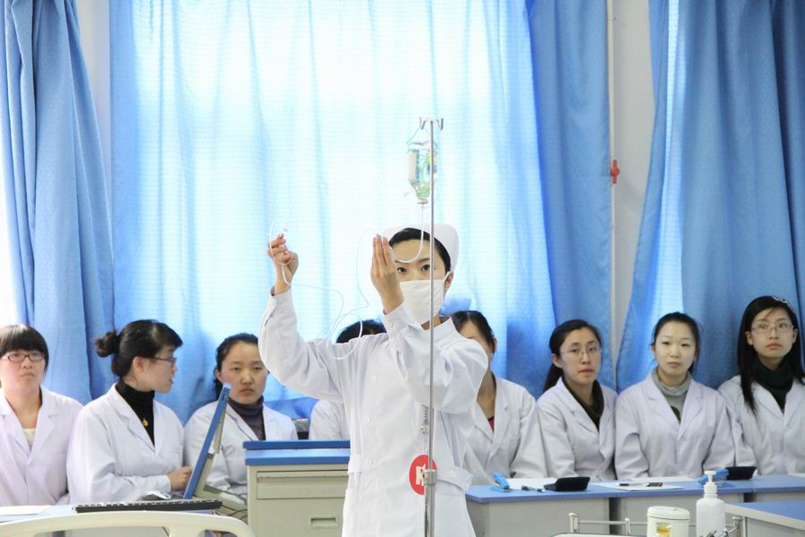 重慶衛(wèi)校開設(shè)的專業(yè)有哪些