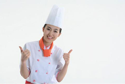 想要學(xué)廚師，成都哪所廚師專(zhuān)業(yè)學(xué)校好?