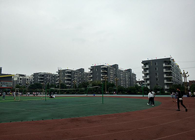 學(xué)校運動場.jpg