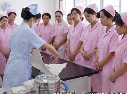 成都鐵路衛(wèi)校護(hù)理專業(yè)就業(yè)前景及方向如何