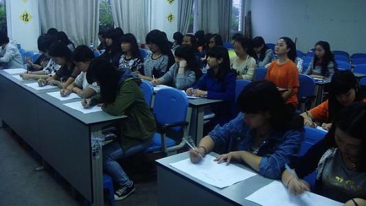 如何選擇好的計(jì)算機(jī)職業(yè)學(xué)校。