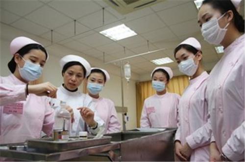 2024年護(hù)理專業(yè)人才缺口大不大呢,貴陽(yáng)華大衛(wèi)校