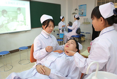 成都衛(wèi)生學(xué)校開設(shè)專業(yè)和實習(xí)就業(yè)介紹