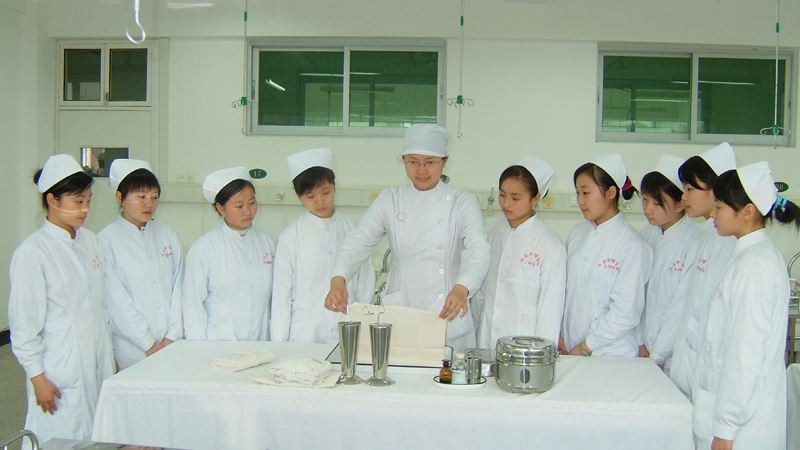 在成都衛(wèi)生學校學醫(yī)學影像要學些什么?