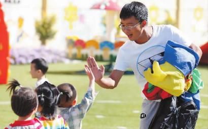 成都幼師學(xué)校招收教師有性別要求嗎？