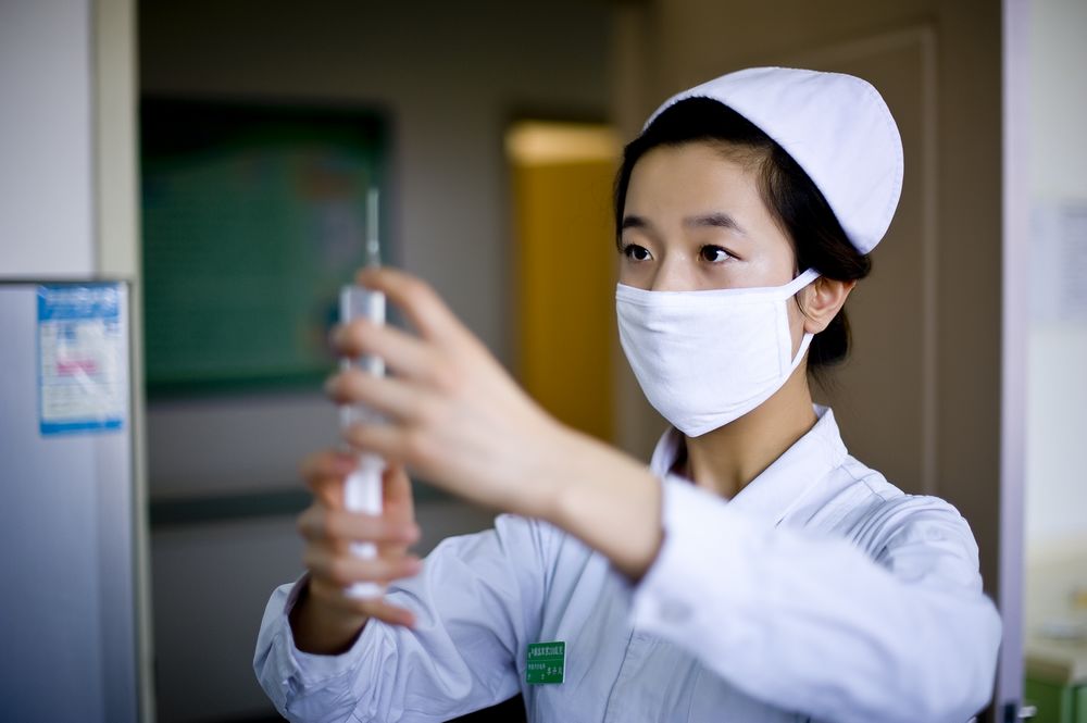 沒有畢業(yè)的初中生能讀成都衛(wèi)校嗎？是女生