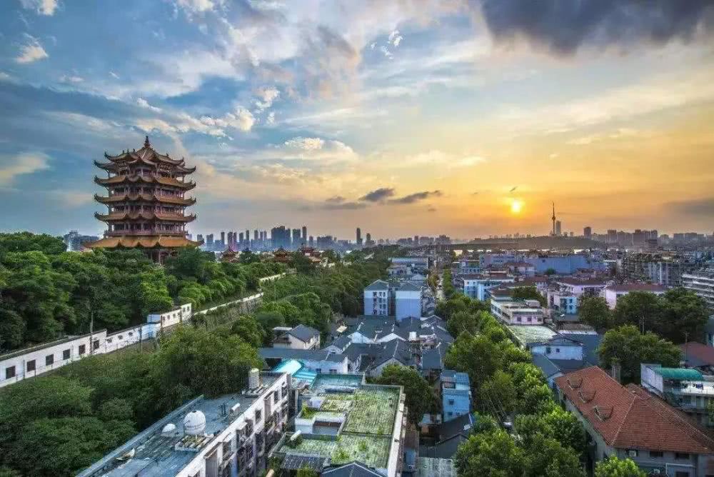 秋季報名成都鐵路技工學(xué)校的人多嗎？
