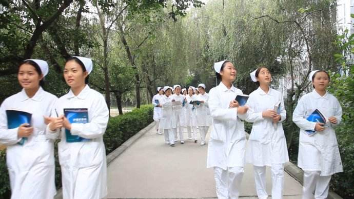 護(hù)理專業(yè)要考哪些證、護(hù)理工資高不高？